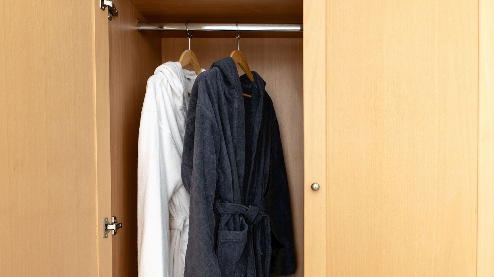 rooms-junior-suite-side-sea-view