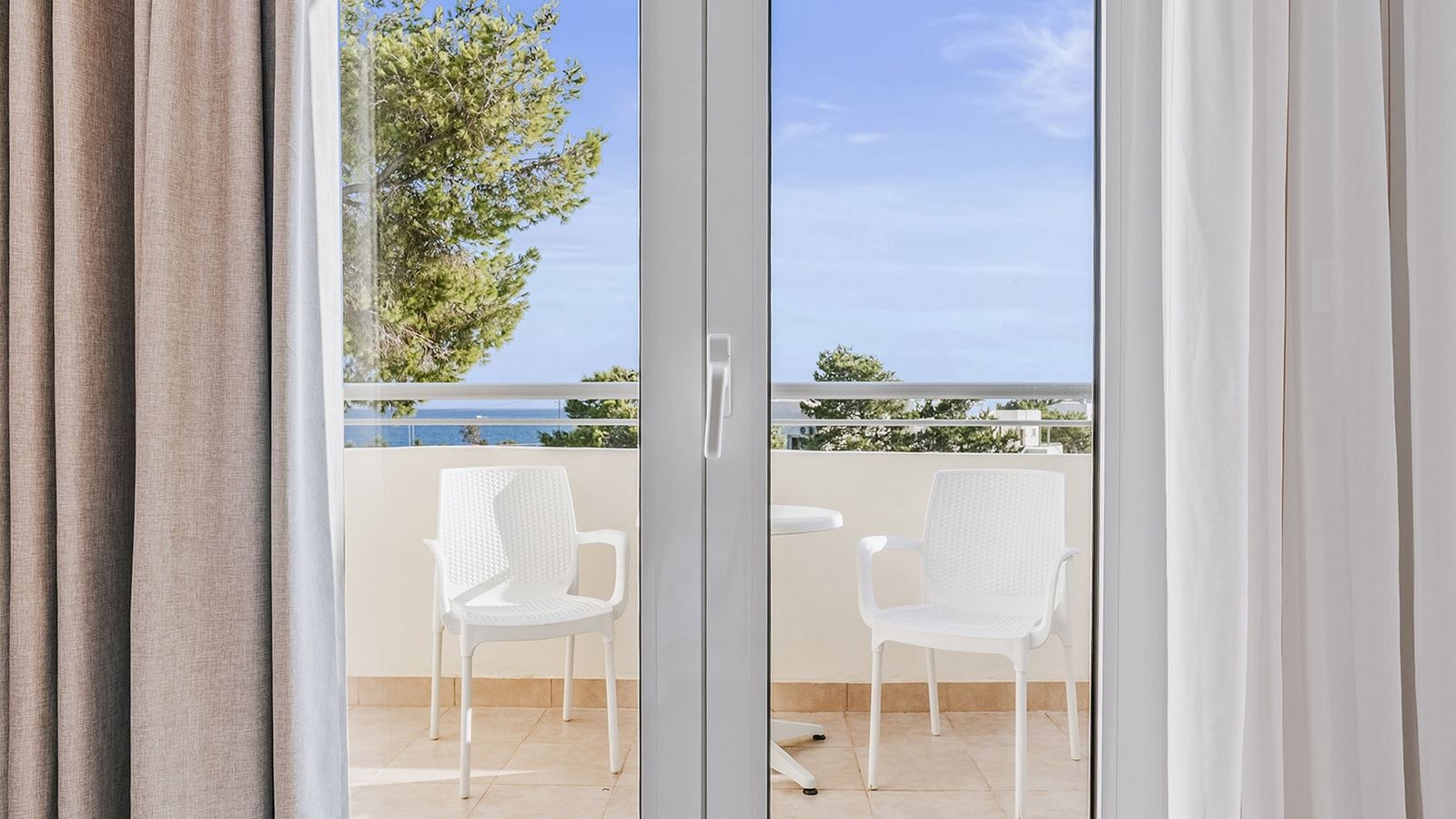 rooms-superior-singleuse-seaview