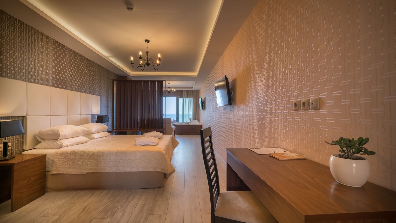 rooms-elegance-suite