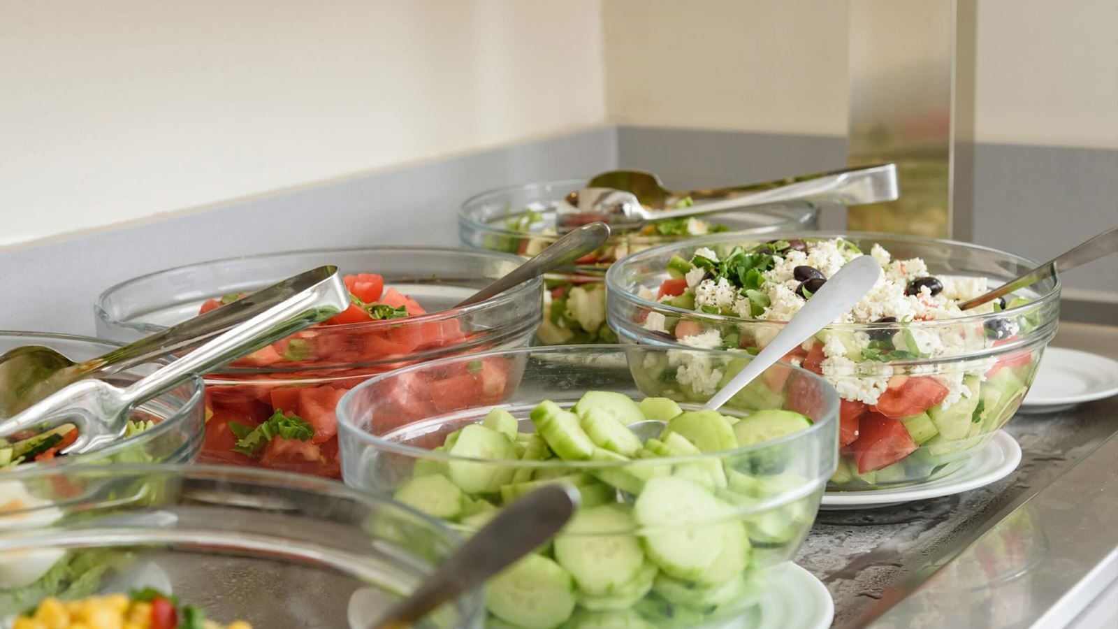 restaurants-mare-blue--suites-pool-bar