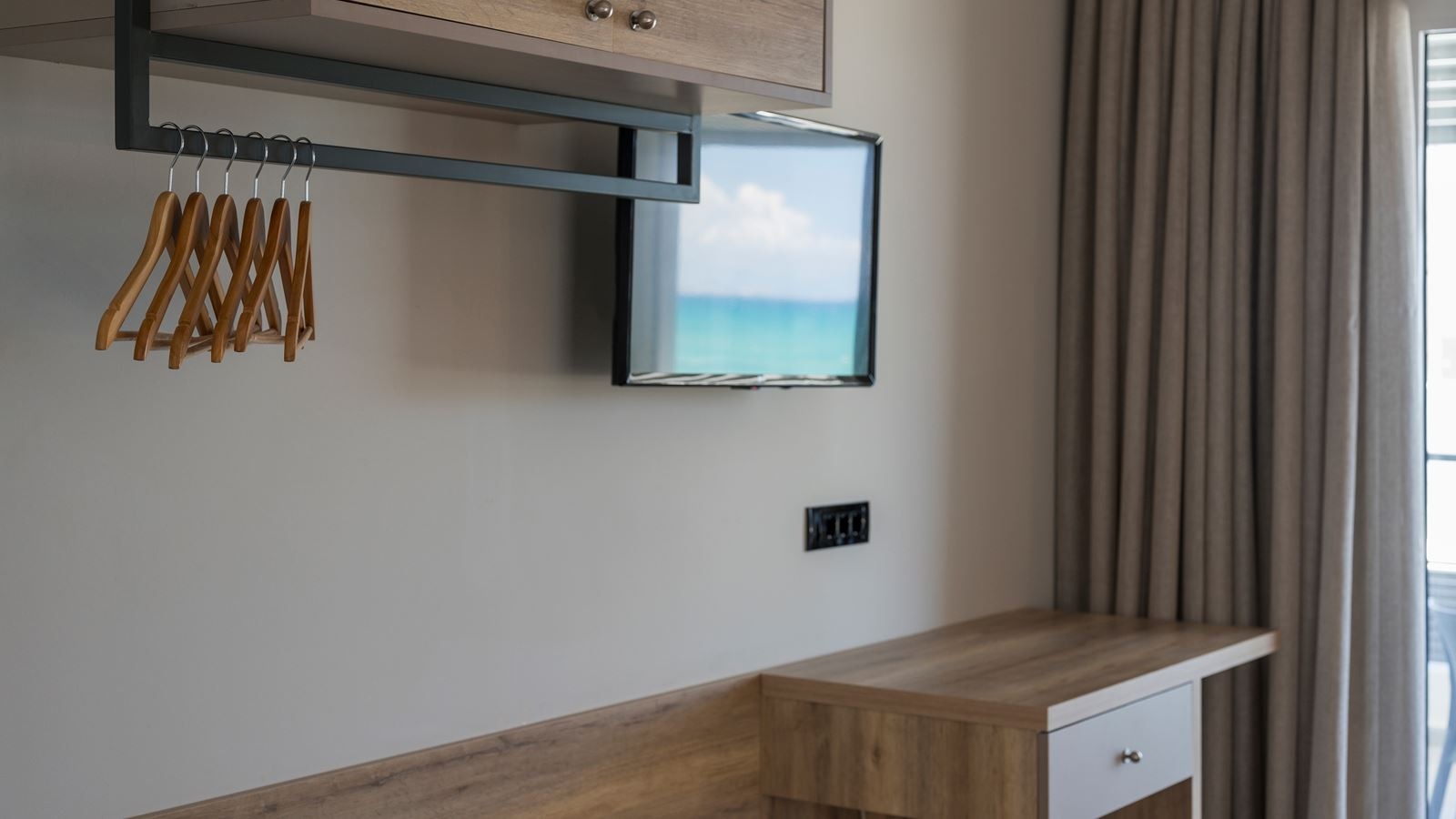 rooms-suite-junior-side-sea-view-balcony-or-terrace