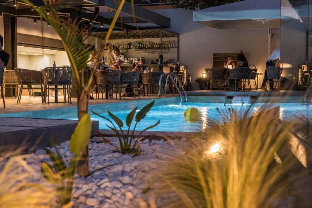 bars-mare-blue--suites-bar