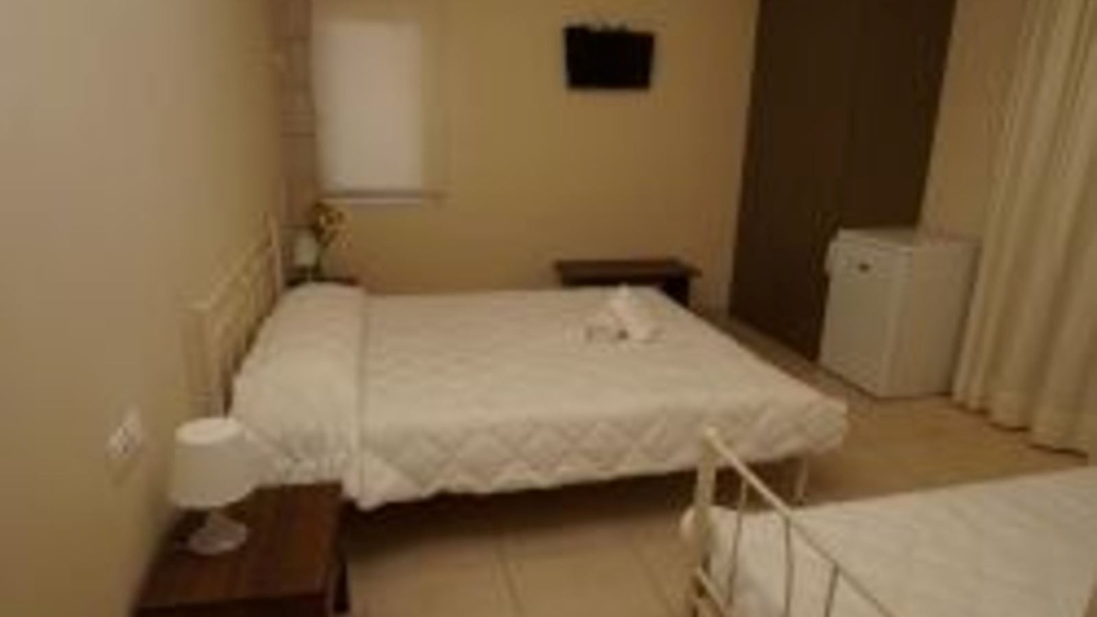 rooms-quadruple-room