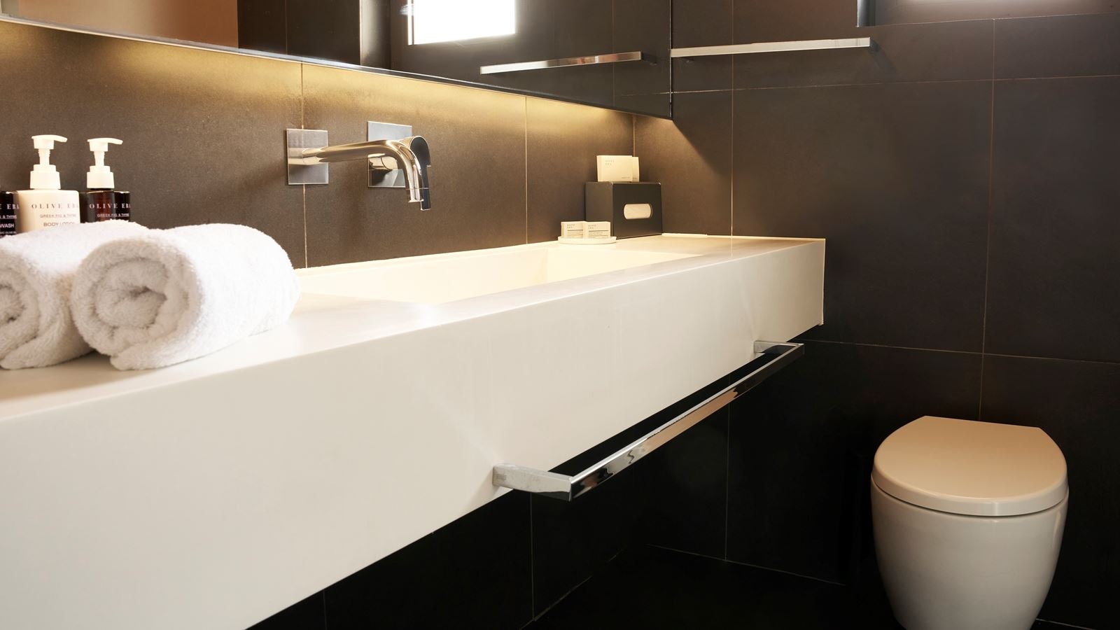 rooms-suite-garden-view