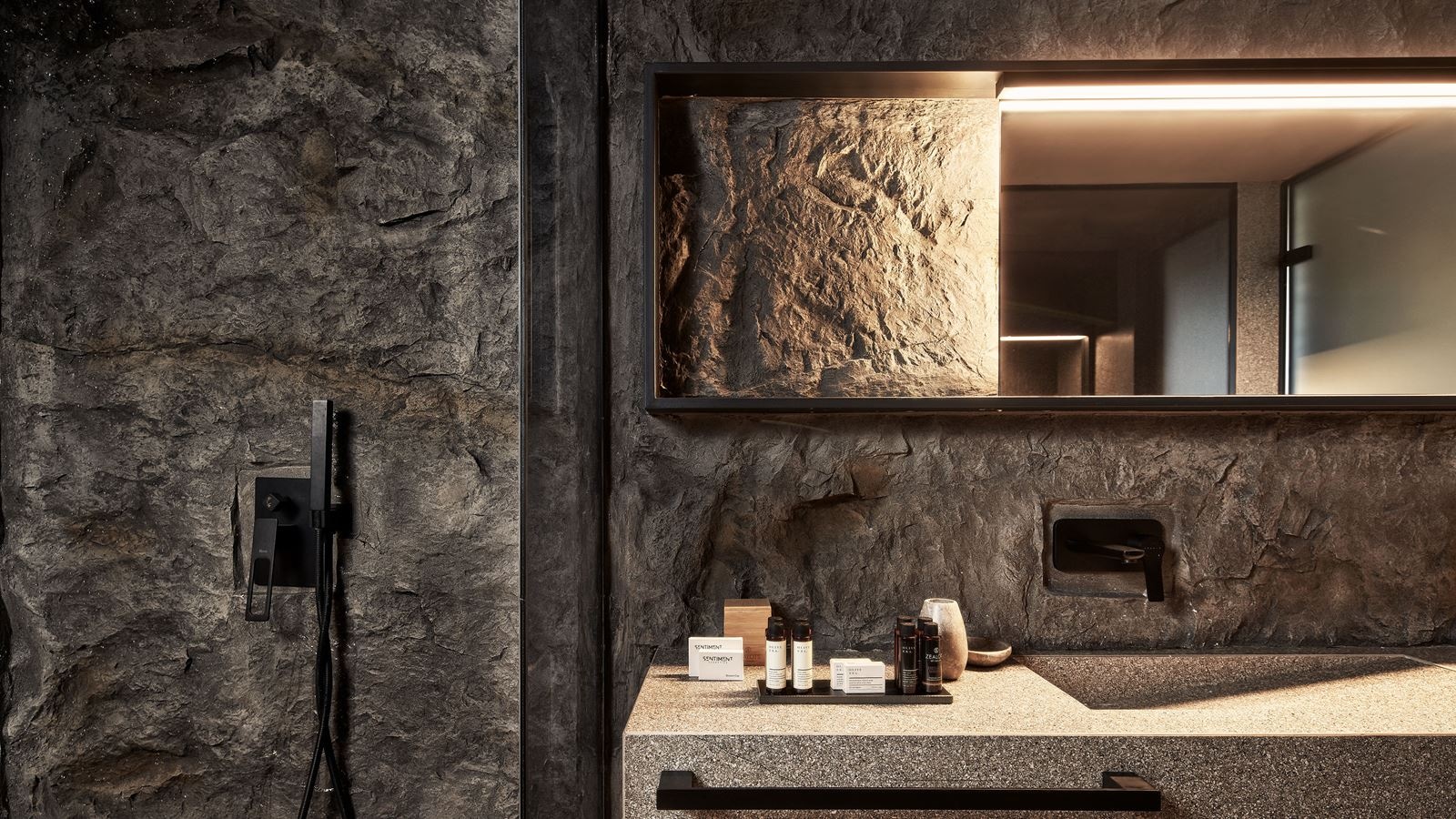 rooms-executive-maisonette-with-outdoor-jacuzzi