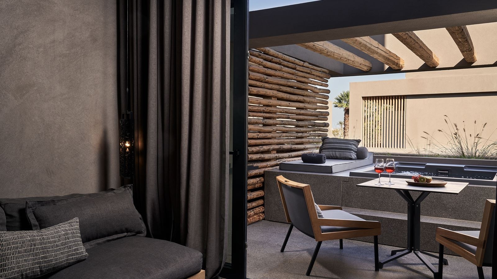 rooms-executive-maisonette-with-outdoor-jacuzzi