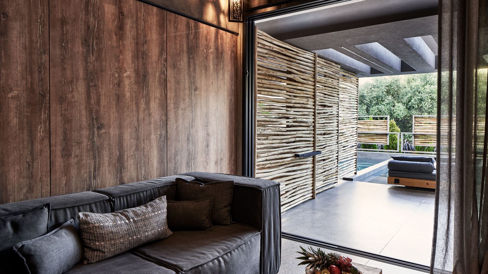 rooms-luxury-maisonette-independent-pool