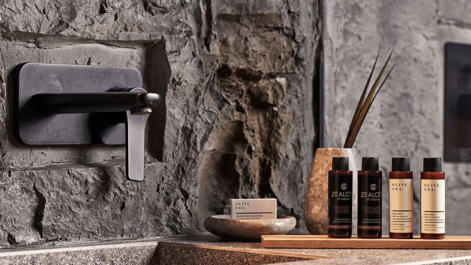 rooms-elegance-suite-with-pool