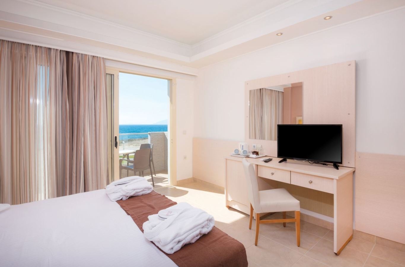 rooms-deluxe-twin-sea-view-room