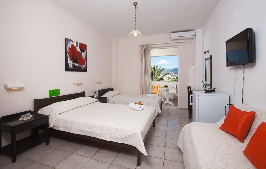 rooms-room-triple-balcony-or-terrace