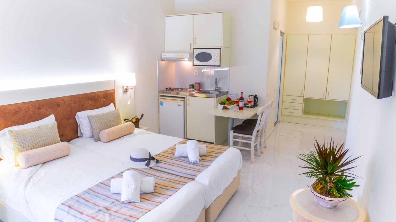 rooms-double-deluxe-studio