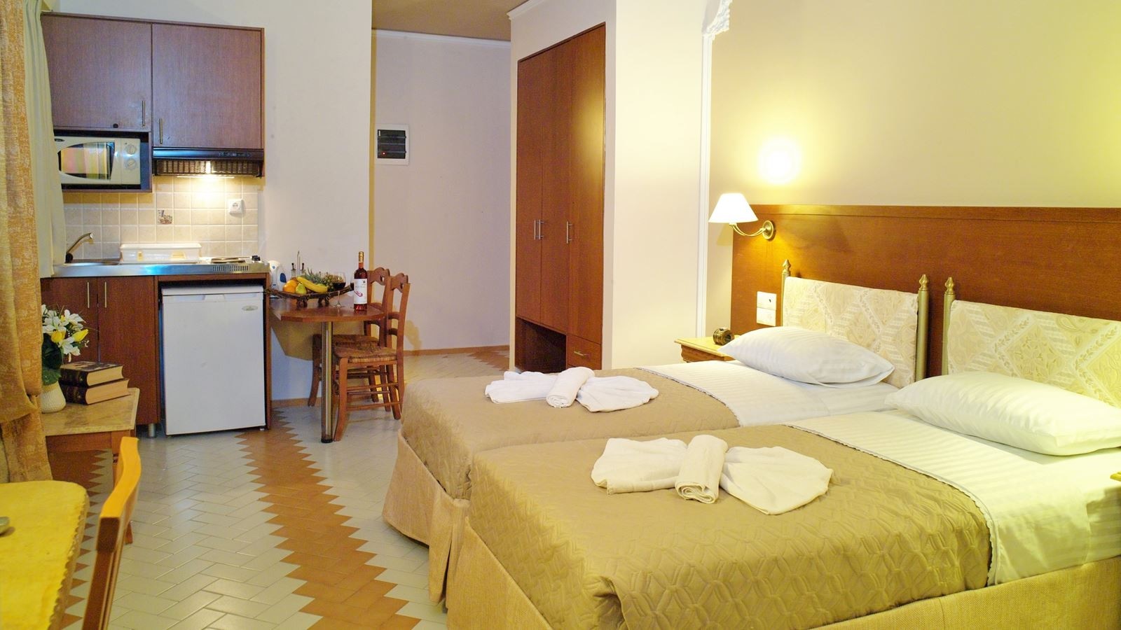 rooms-superior-triple-studio