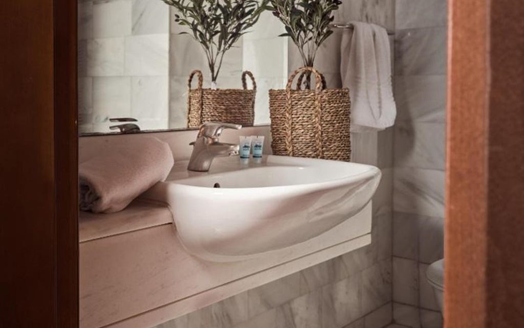 rooms-superior-room-for-single-use-city-view-with-balcony