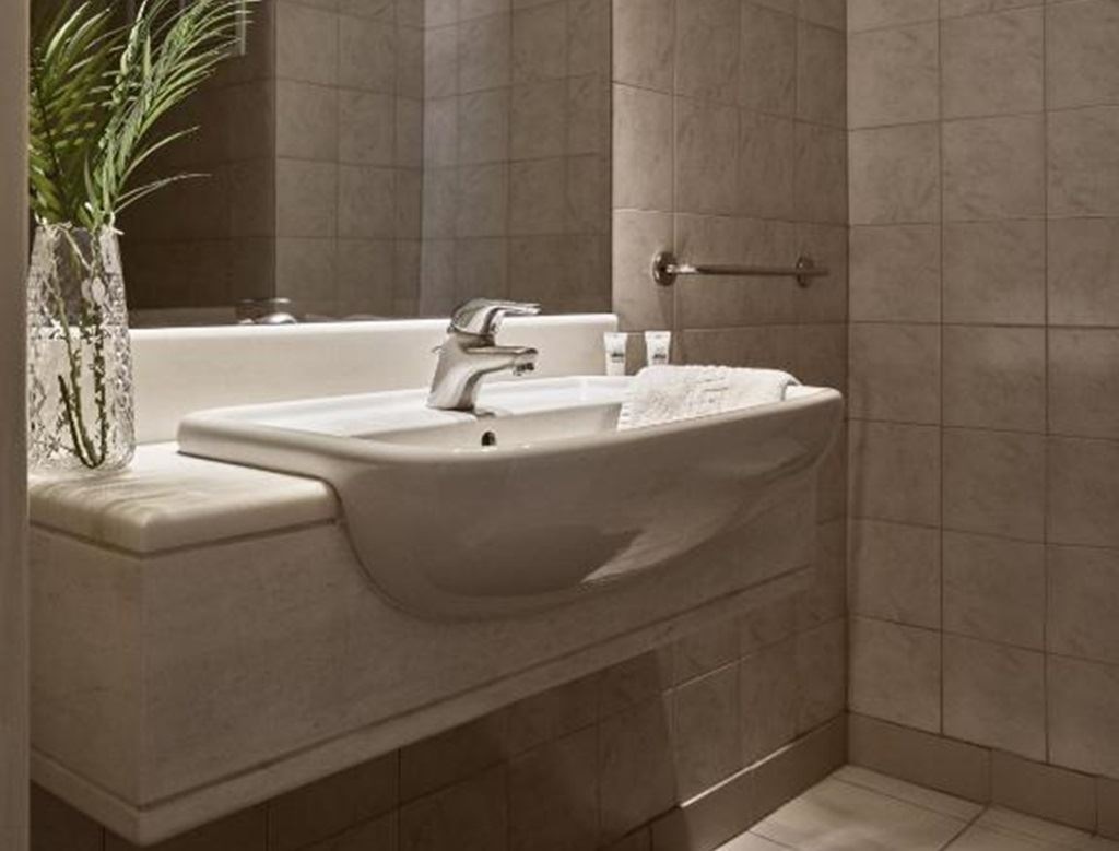 rooms-family-2-bedrooms-suite-city-view-balcony-or-terrace