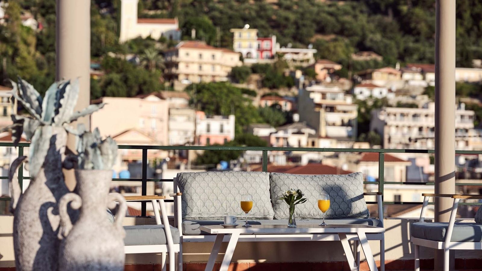 restaurants-breakfast-area-or-pool-area