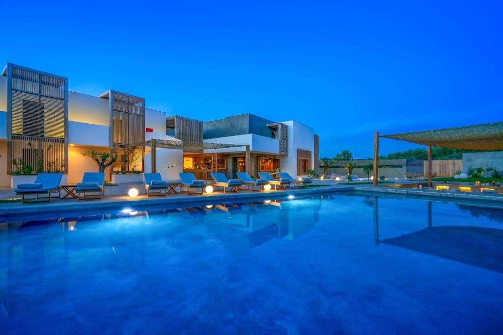 pools-outdoor--indoor-pool