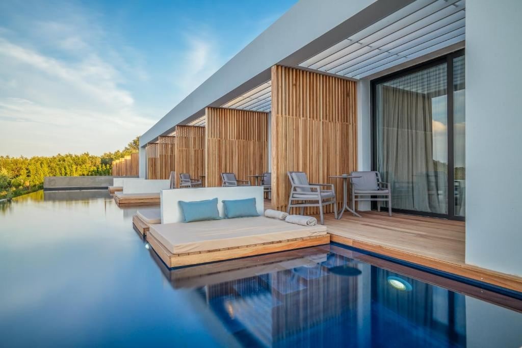 pools-outdoor--indoor-pool