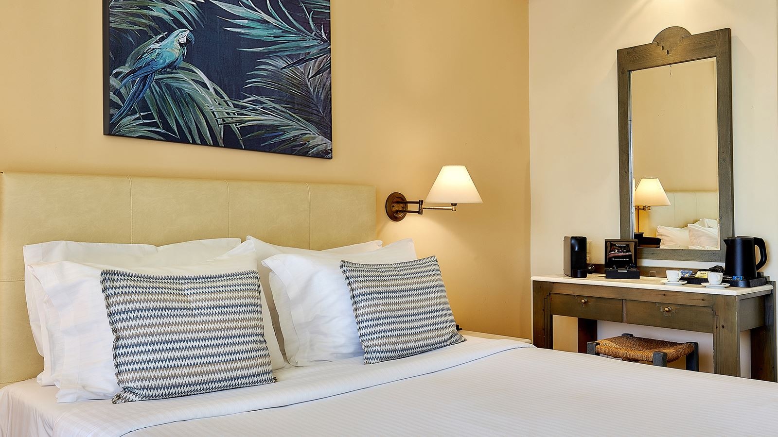 rooms-family-room-1-separate-bedroom