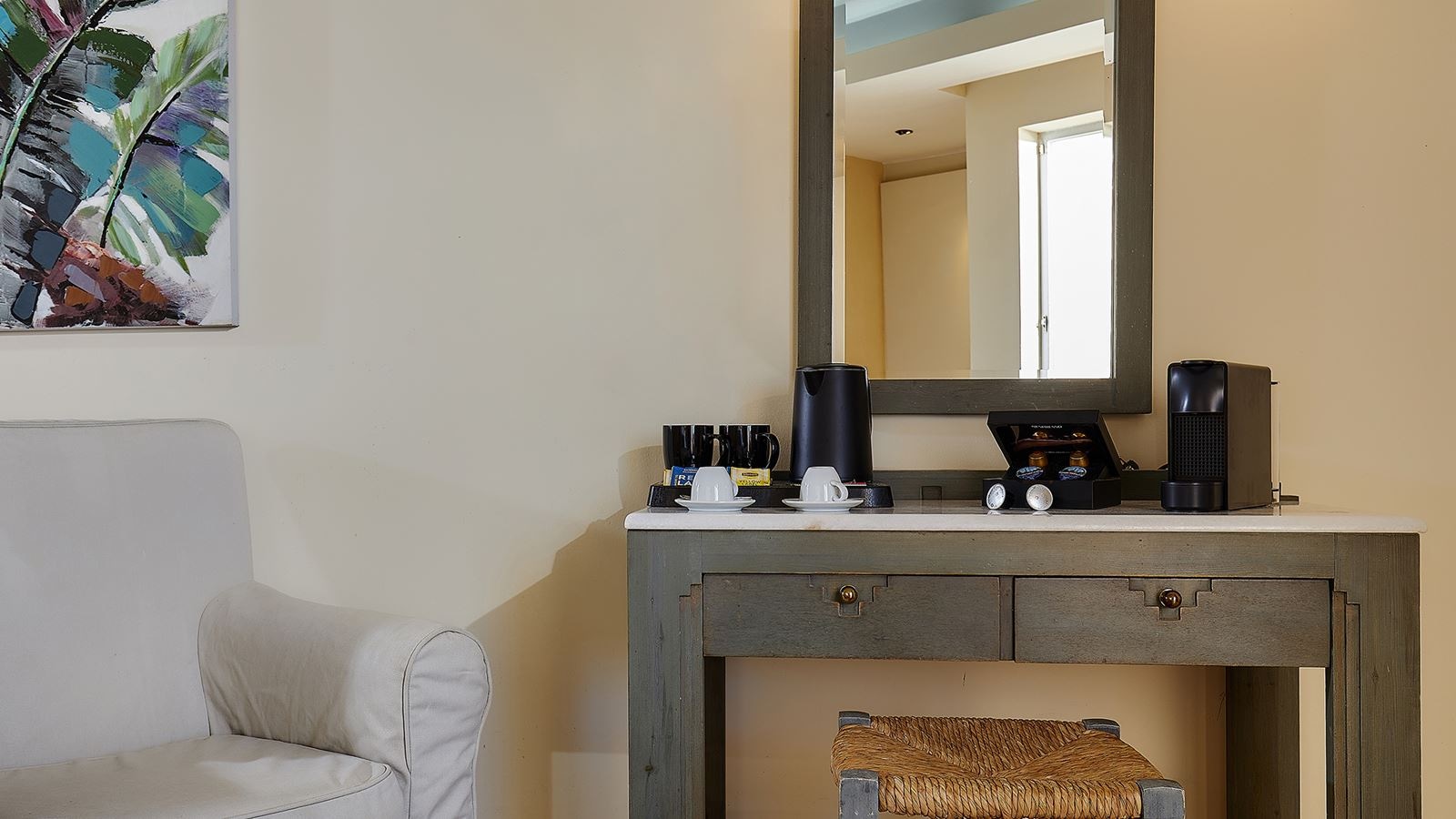 rooms-family-room-1-separate-bedroom