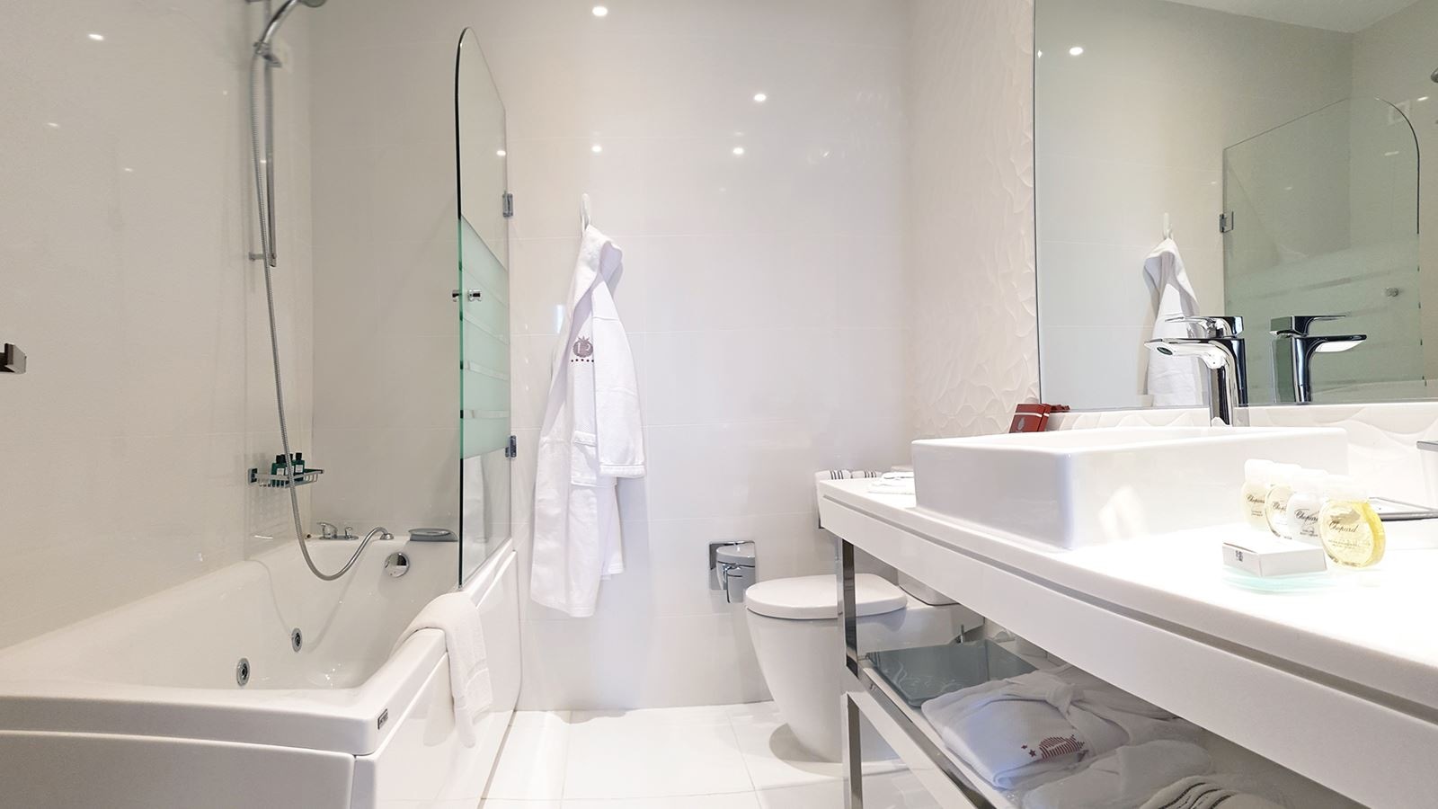 rooms-standard-suite