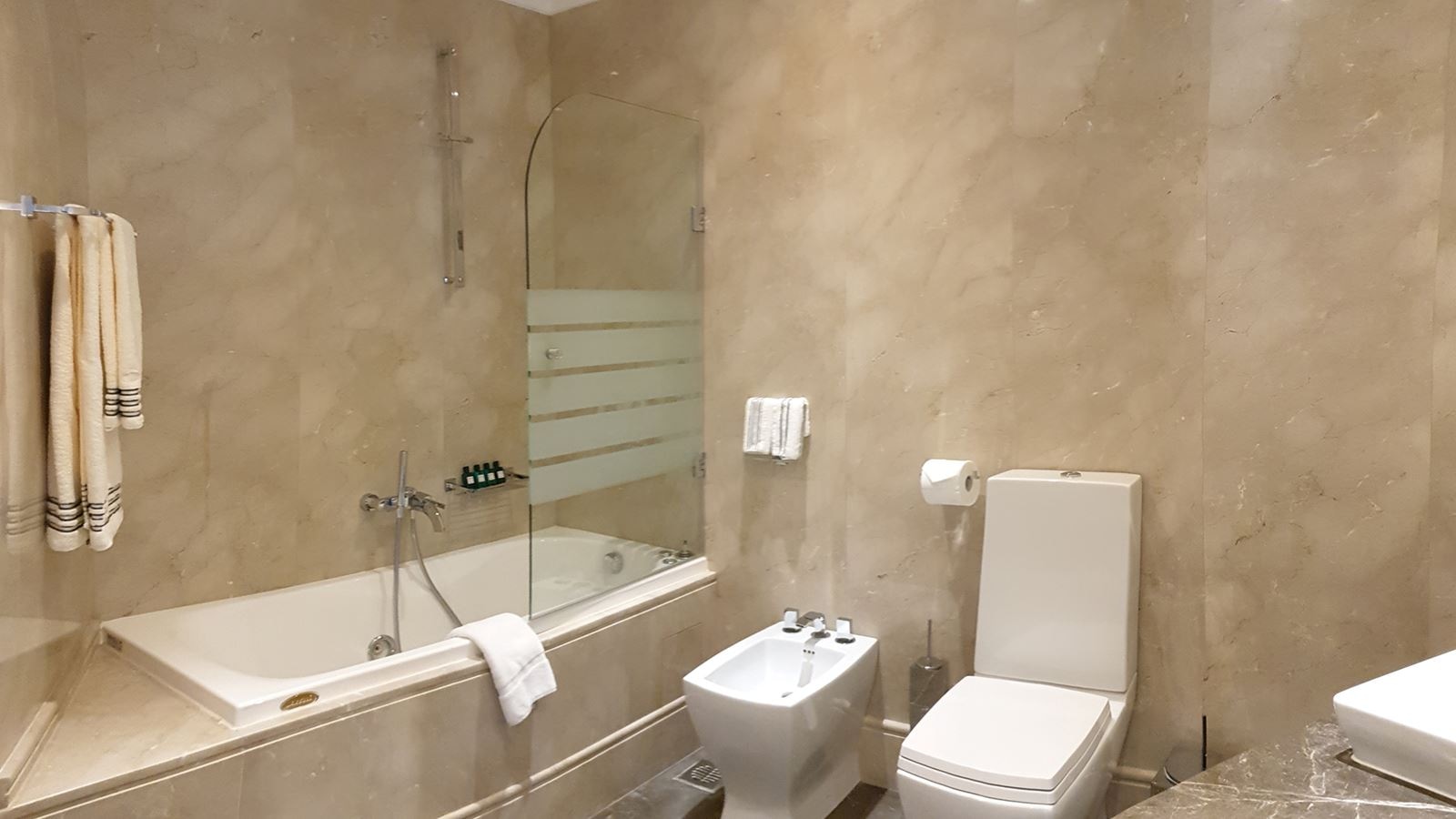 rooms-new-york-suite