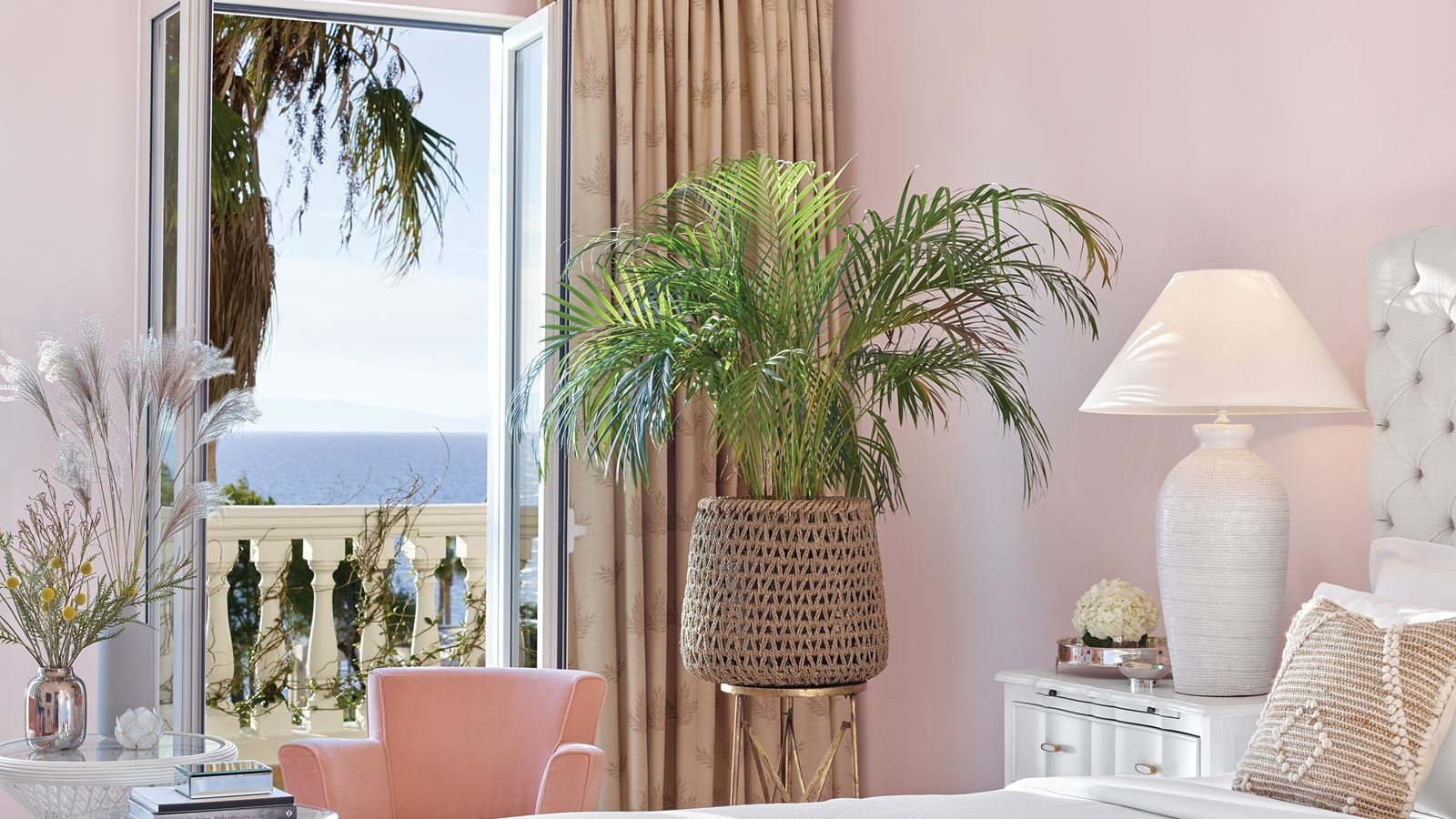 rooms-luxury-guestroom-sea-view