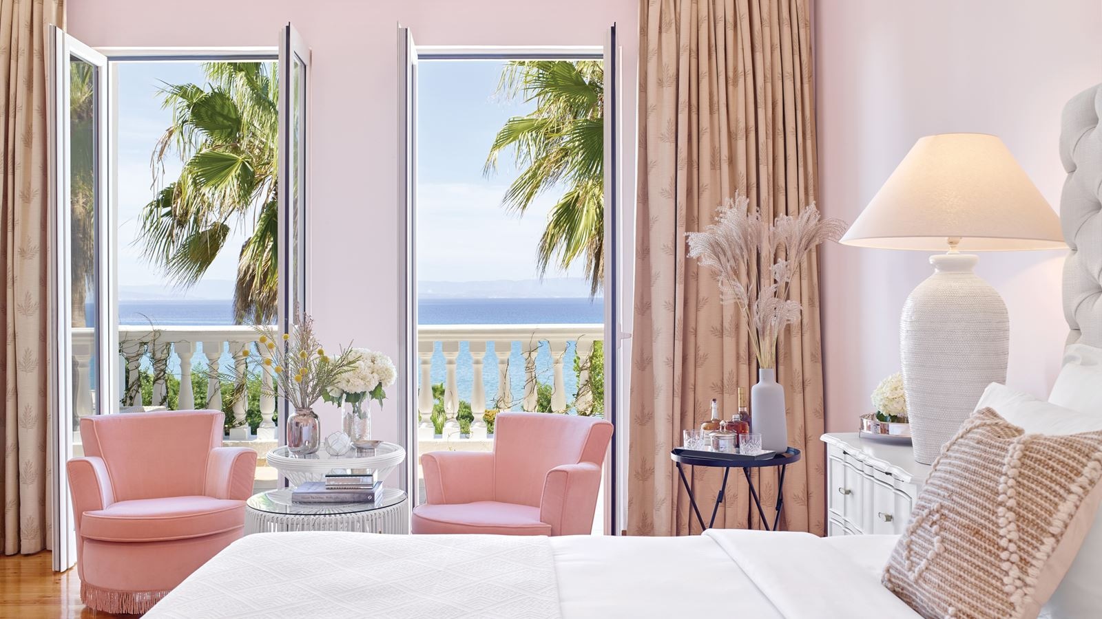 rooms-junior-family-guestroom-sea-view