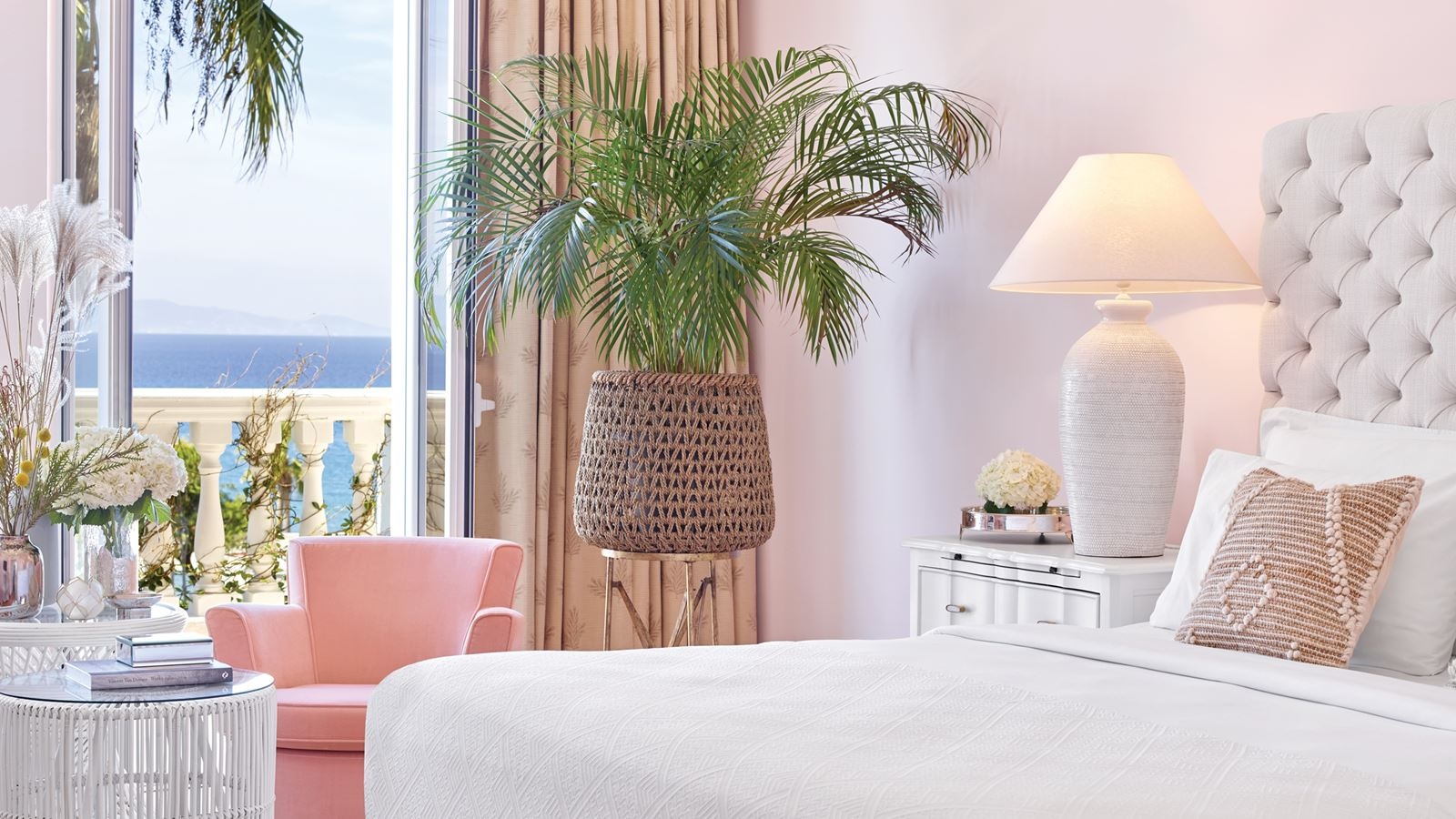 rooms-junior-family-guestroom-sea-view