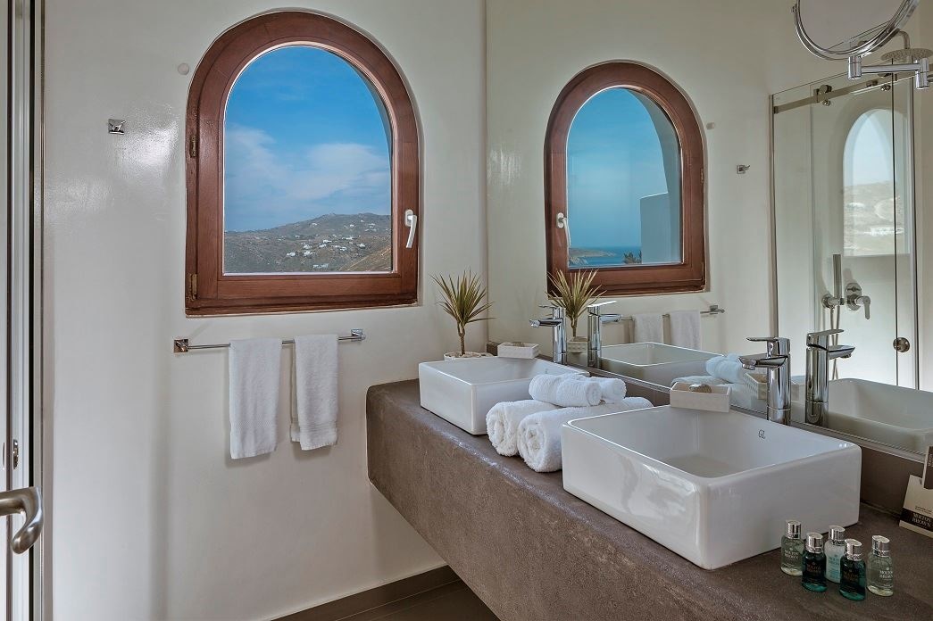 rooms-junior-suite-with-sea-view-and-outdoor-jetted-tub