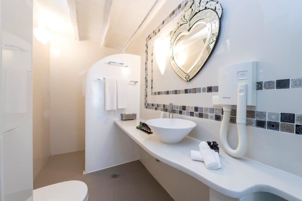 rooms-superior-room-side-sea-view