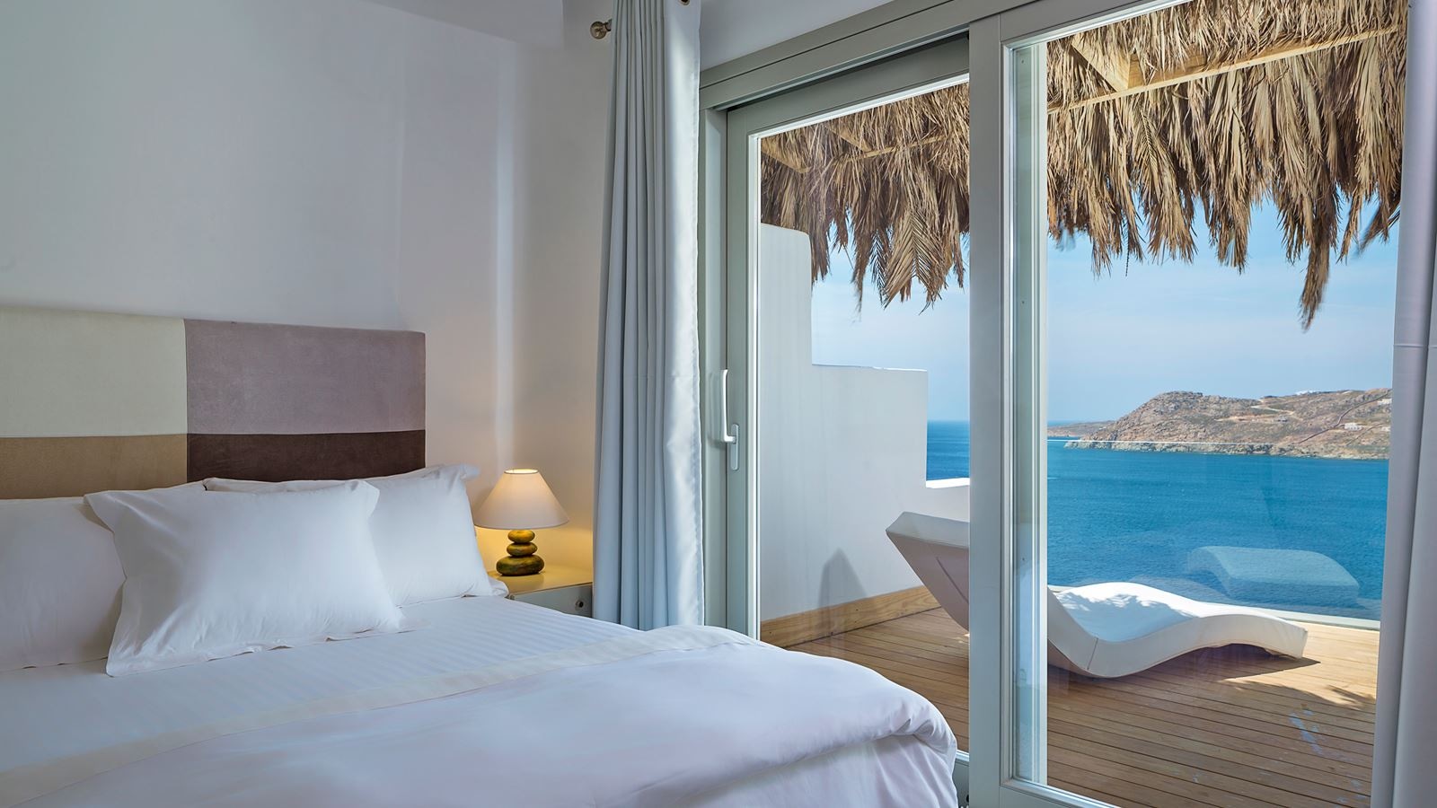 rooms-junior-suite-with-sea-view-and-outdoor-jetted-tub
