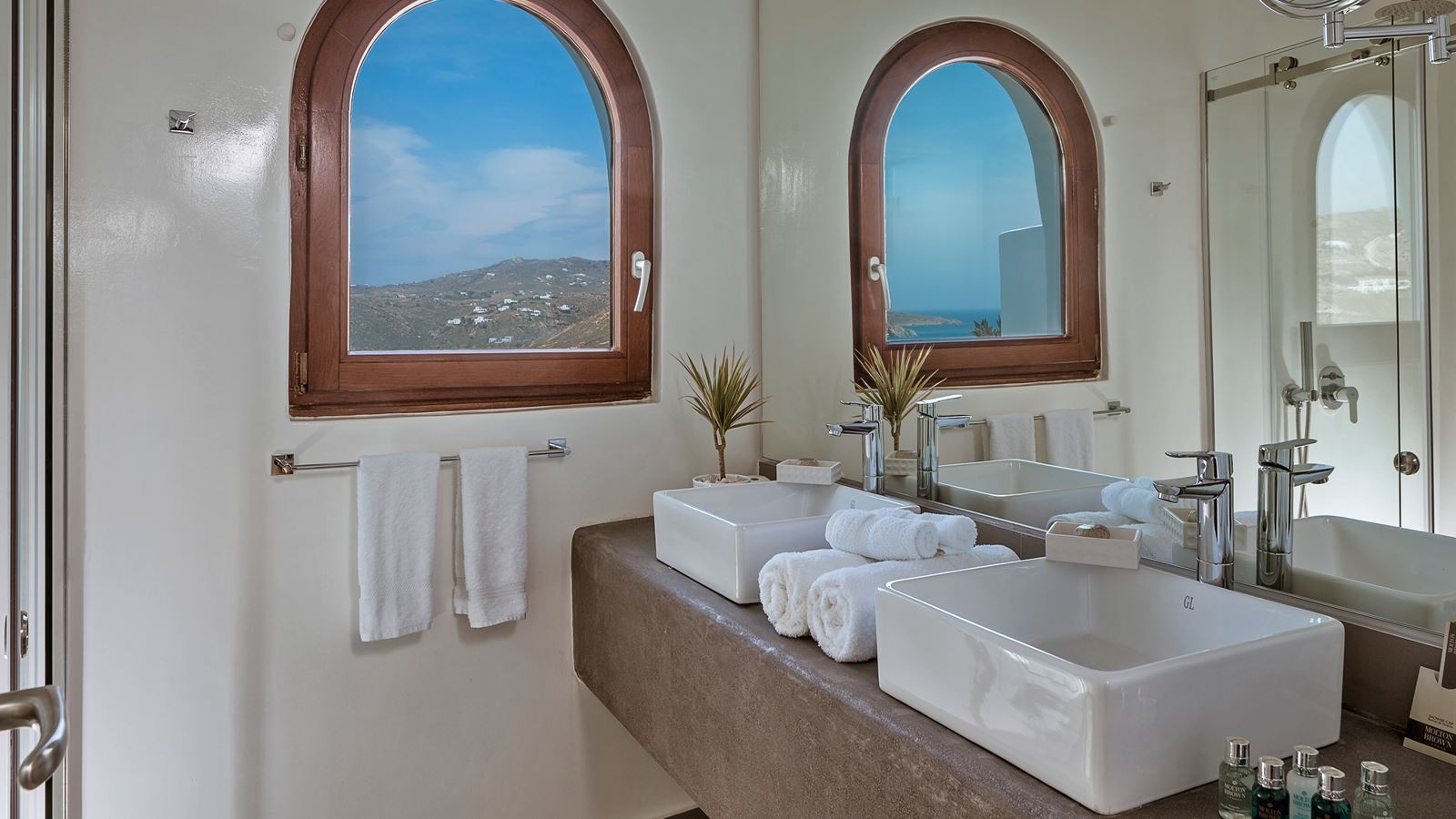 rooms-junior-suite-with-sea-view-and-outdoor-jetted-tub