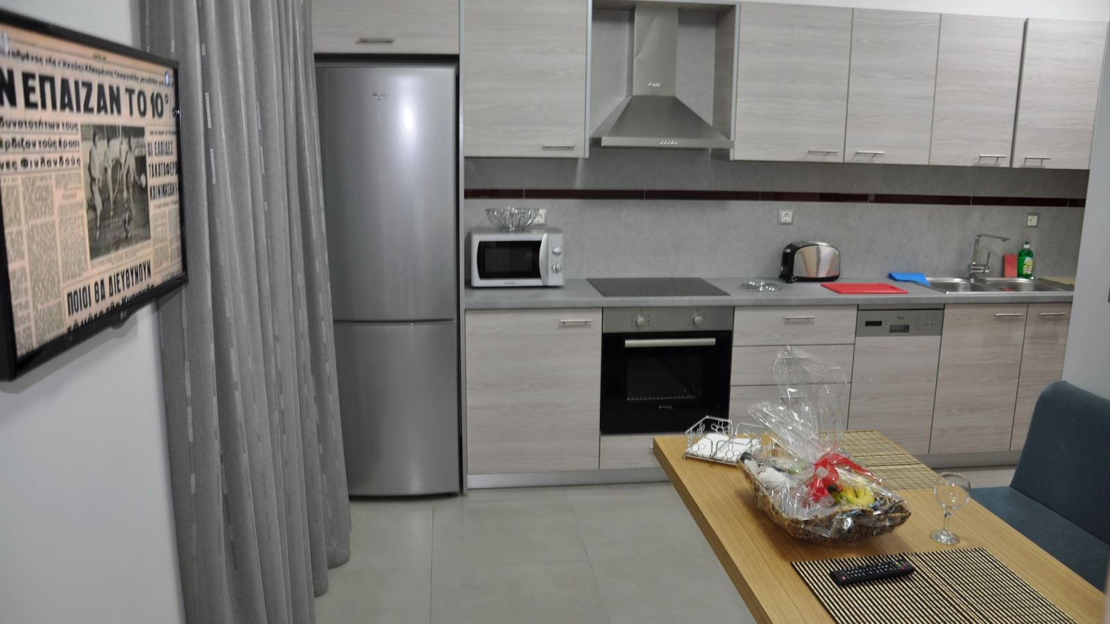 rooms-1-bedroom-seapool-view