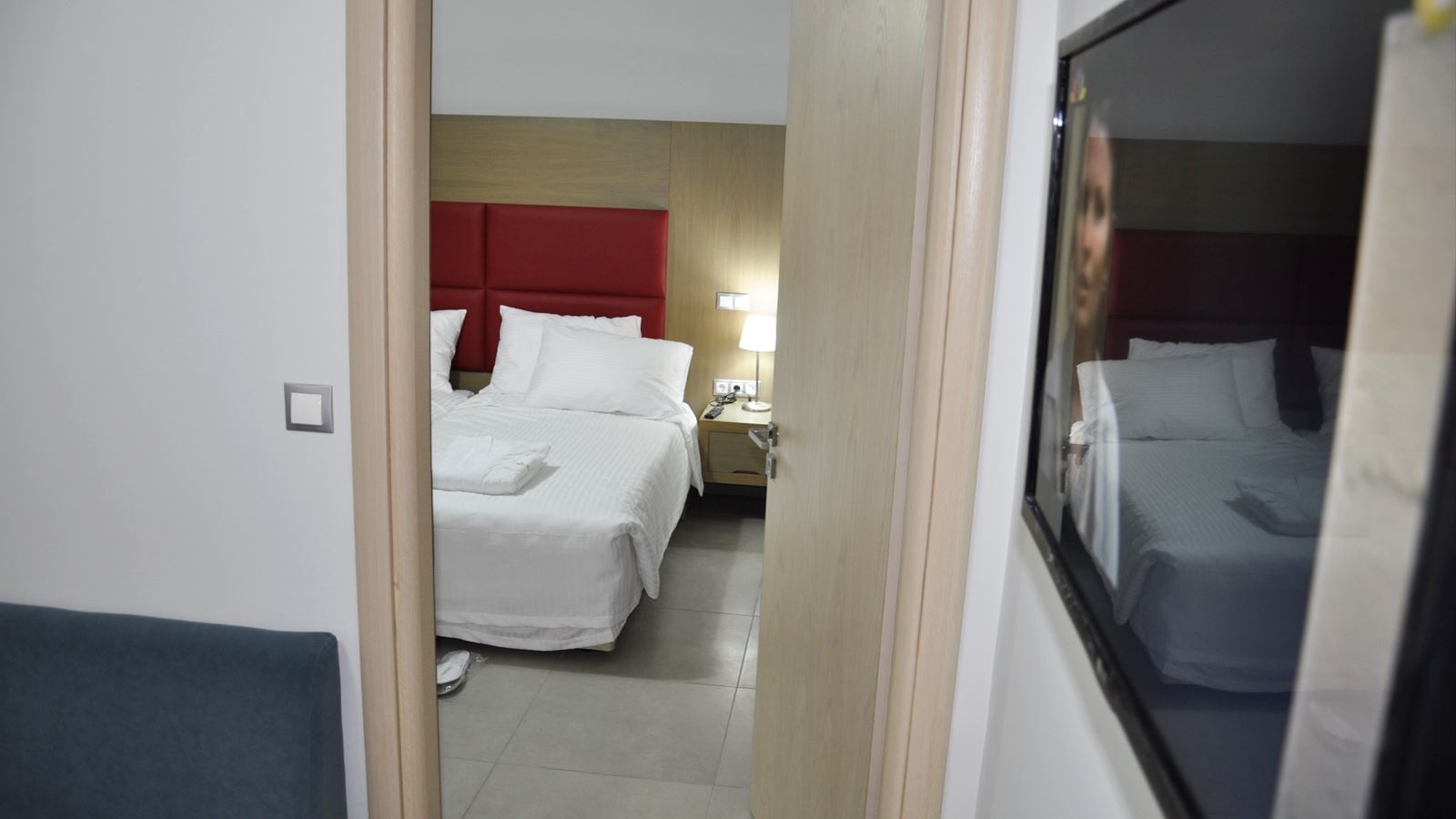 rooms-1-bedroom-seapool-view