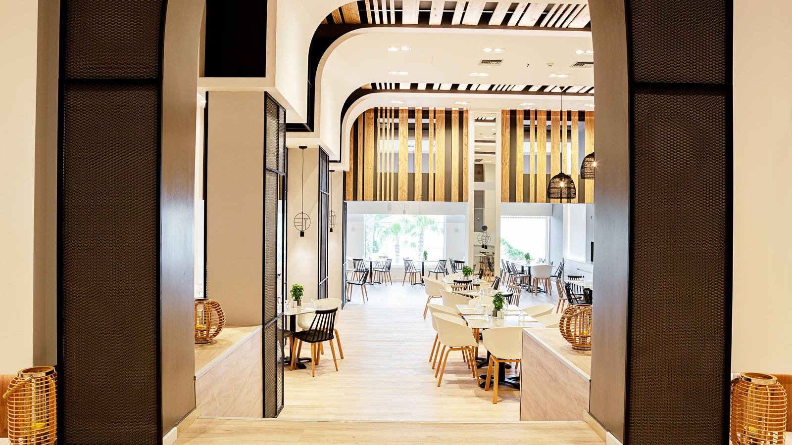 restaurants-lydia-terrace-restaurant