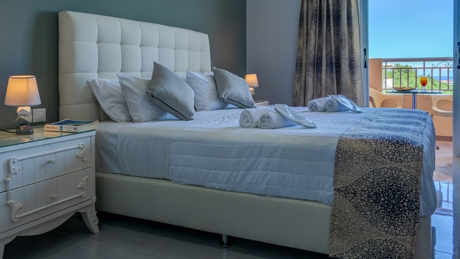 rooms-deluxe-double-sea-view-room-balcony