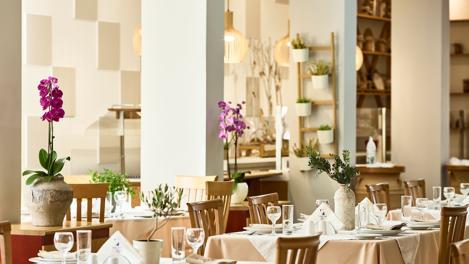 restaurants-main-restaurant