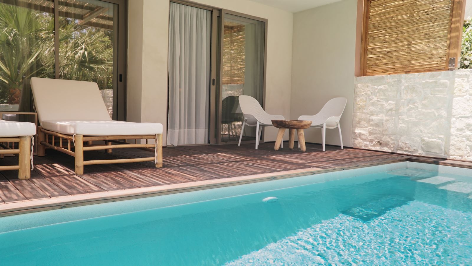 rooms-cozy-double-room-suite-with-private-pool