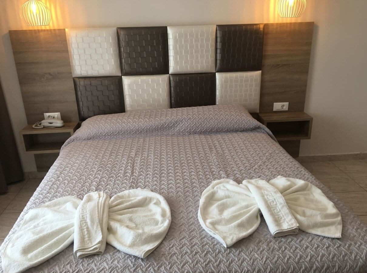 rooms-double-room-with-balcony-or-terrace