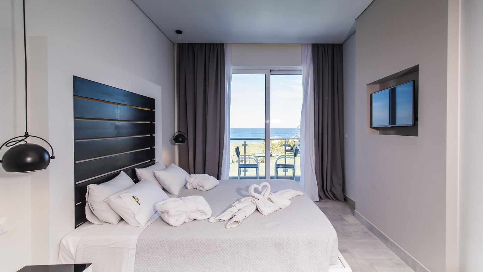 rooms-vip-suite-private-pool-sea-view