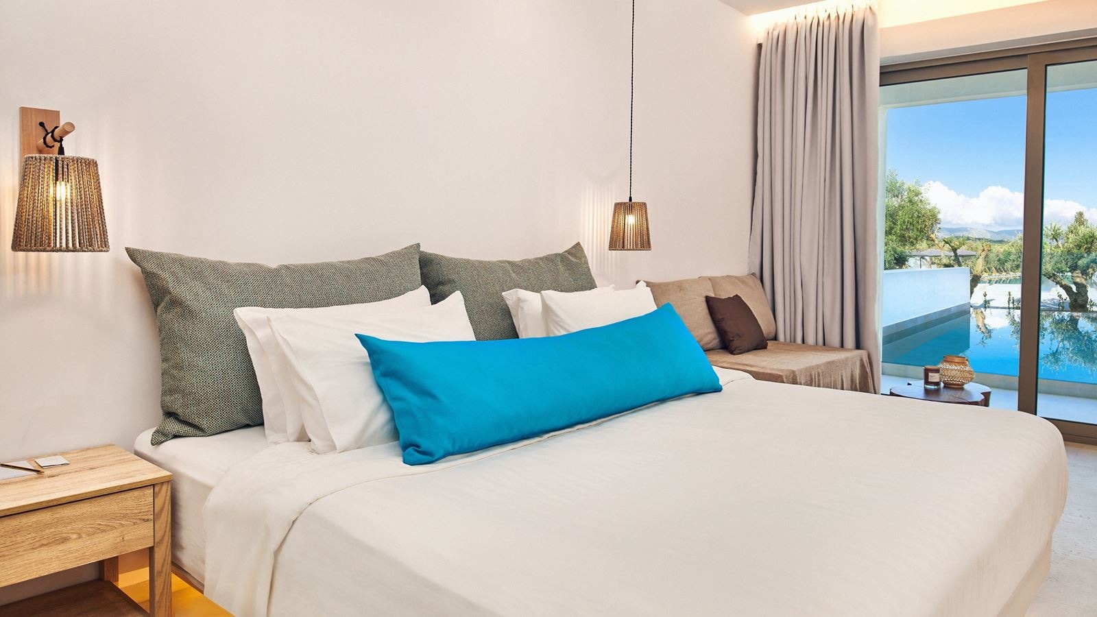 rooms-suite-junior-private-pool-for-2-adults