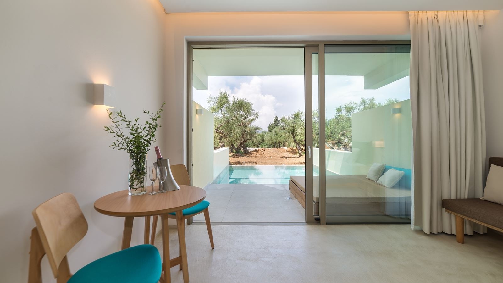 rooms-suite-private-pool-superior--for-2-adults