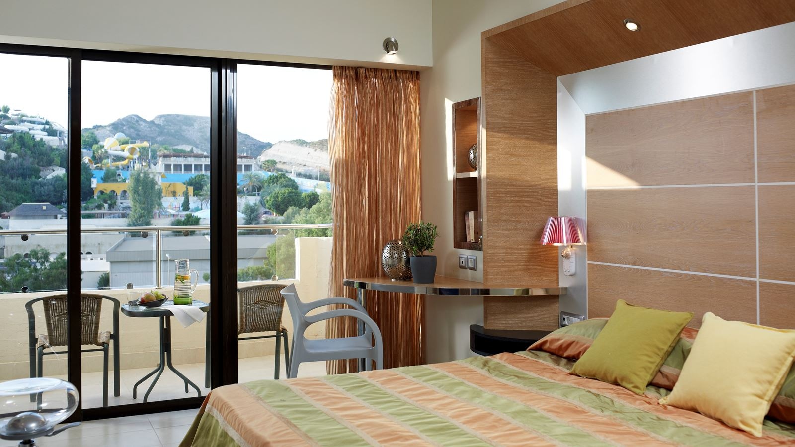 rooms-single-room-garden-view-balcony