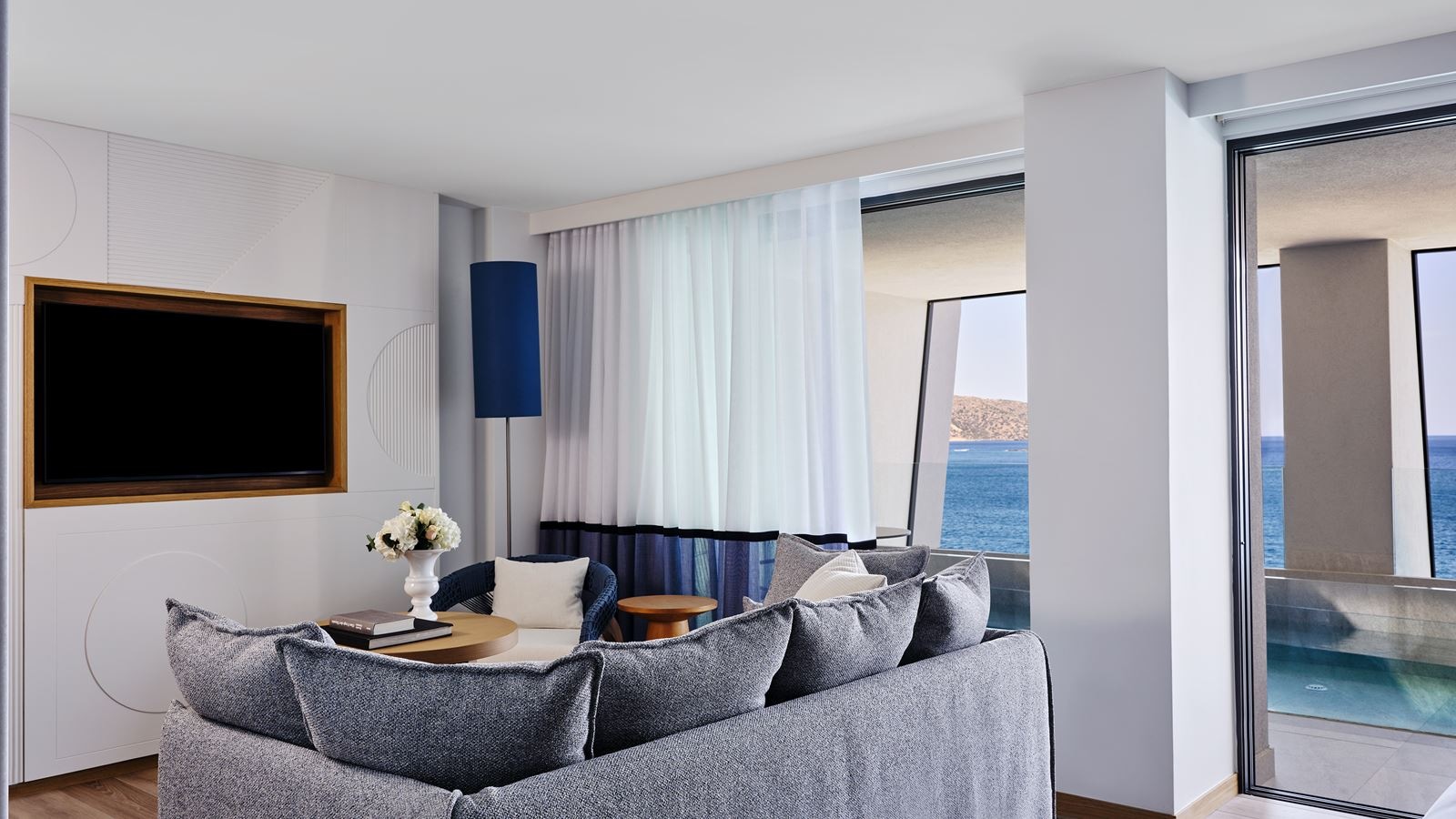 rooms-junior-suite-sea-view-private-plunge-pool