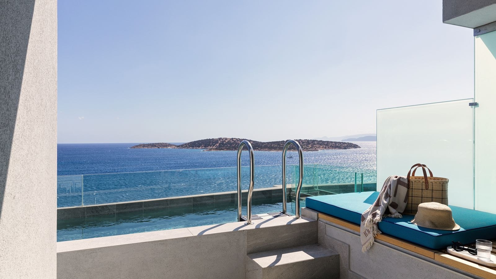 rooms-one-bedroom-suite-seaview-private-plunge-pool