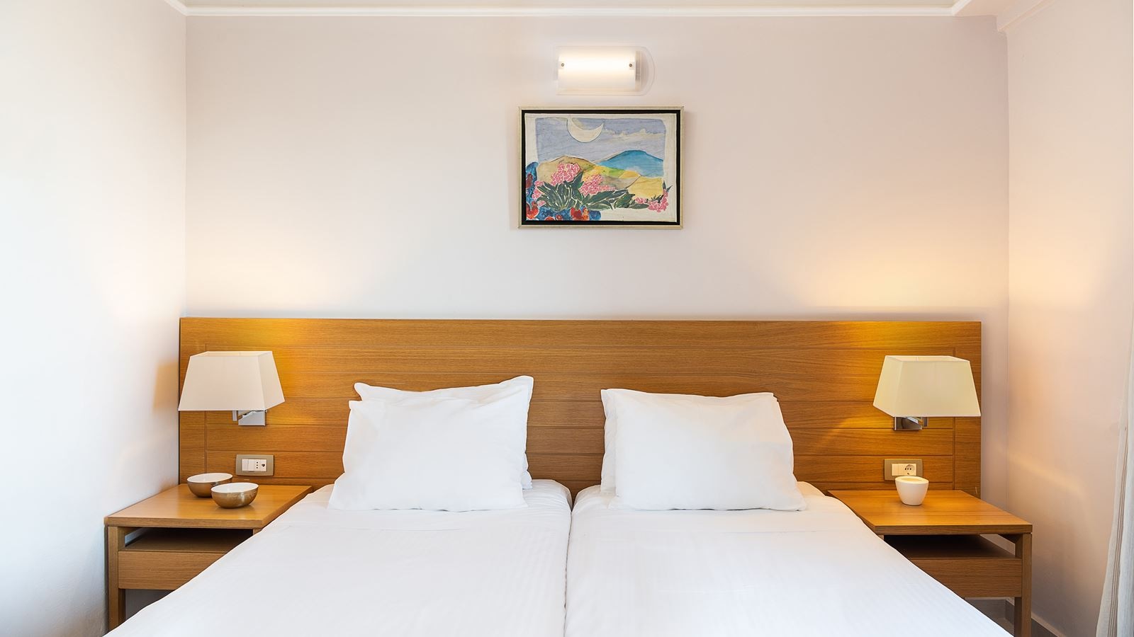 rooms-studio-pool-viewgarden-view