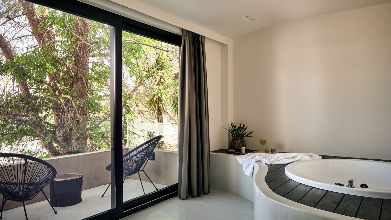 rooms-executive-junior-suite-with-landscape-view