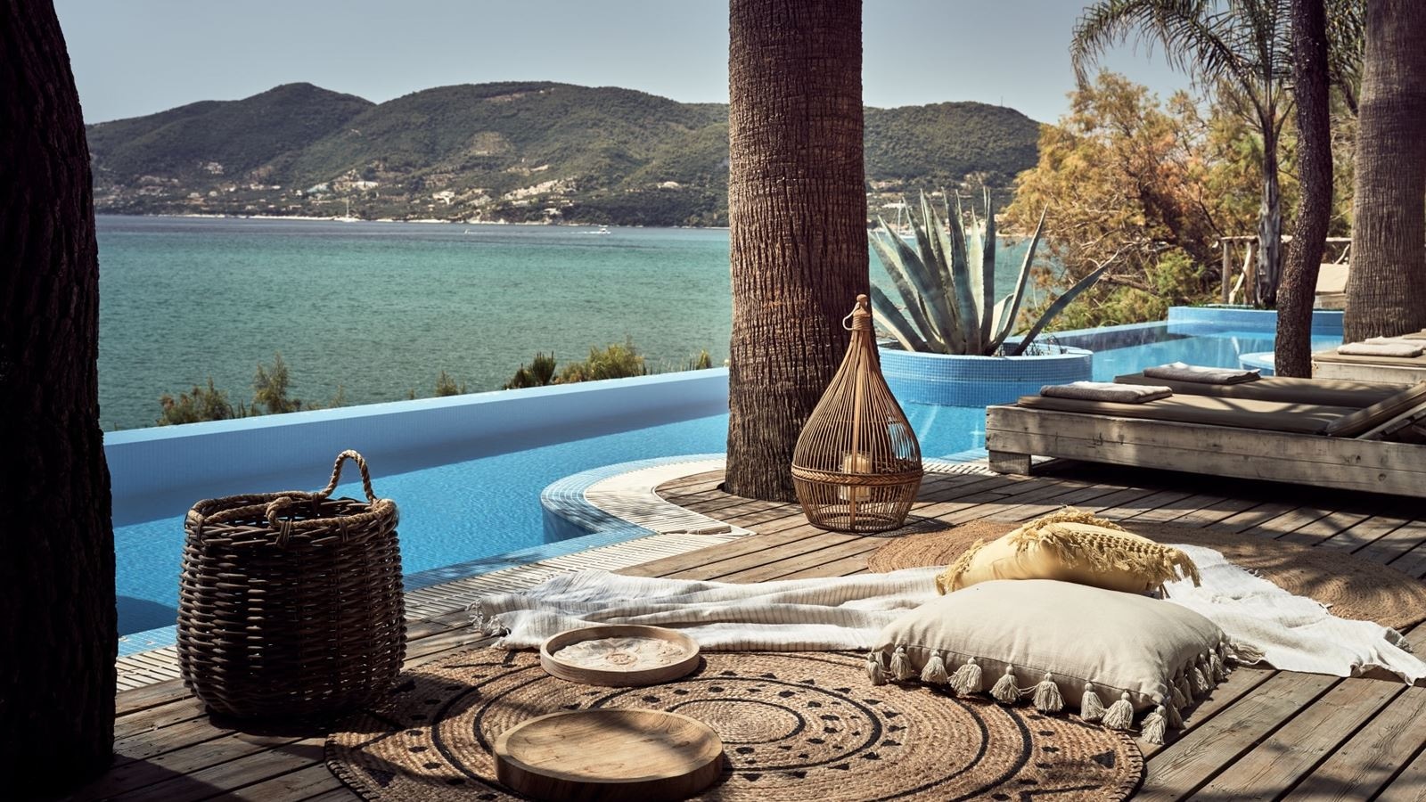 rooms-executive-junior-suite-with-sharing-pool--sea-view