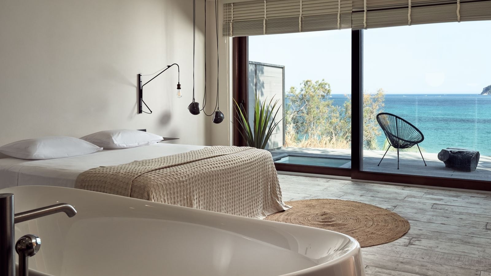 rooms-premium-junior-suite-with-outdoor-jetted-tub--sea-view