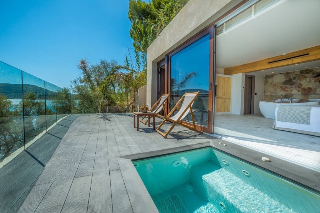 rooms-premium-junior-suite-with-outdoor-jetted-tub--sea-view